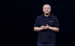 HDC 2025见证：鸿蒙智能体携“微博智搜”，语音互动解锁热点新体验！