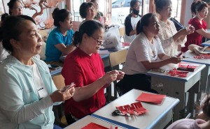 敦化市妇联携手打造传统技艺新舞台：工笔画与剪纸培训班火热开班