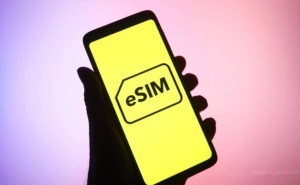 eSIM时代来临，手机将无卡槽？费用会涨吗？你怎么看？