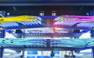 MPO线缆全解析：数据中心与5G通信的高密度、高速传输利器