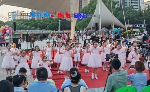 夏至之夜，库尔勒街角音乐会嗨翻建设桥风帆广场！