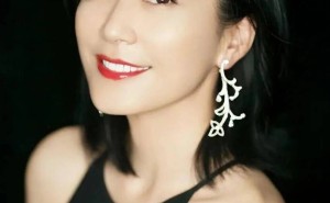 岁月从不败美人：成熟大姐姐的高级感，引领2025新风尚！