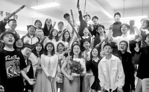 师恩如花，昭通校园上演温馨毕业惊喜