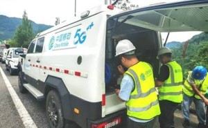 贵州移动无人机跨桥布光缆，快速抢通三都猴子河大桥救援通信