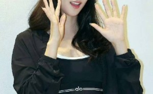 金智秀ALO线下活动大放异彩！两套穿搭尽显比例美学，哪套更抓眼？