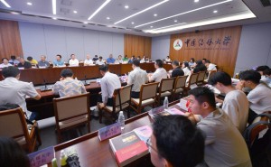 《浴火重生》新书首发：陈斌荣17年砖瓦探索引业界深思