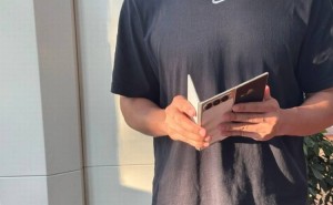 传音内向三折叠新机曝光，冰裂纹设计引关注，上市可能性存疑