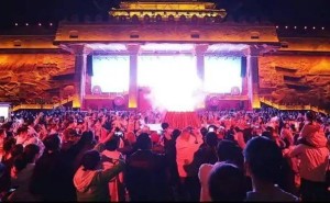 音乐节变婚登现场，浪漫氛围促新人牵手一生