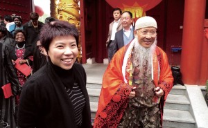 杨彦：从53岁娶非洲新娘到7年后终南山出家，他的传奇人生如何落幕？