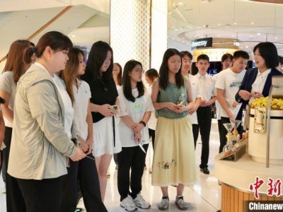 海南离岛免税购物魅力大，华裔港澳学子打卡直呼“值”！