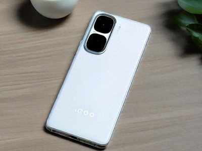 iQOO Neo10 Pro+白色版：高冷美学下的心灵宁静之选