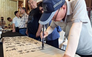 巴东野三关：书法挥毫手工艺，避暑康养添新趣