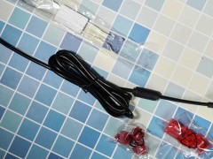 黑爵MK87三模屏显版键盘评测：双材质键帽与实用屏显设计亮点多