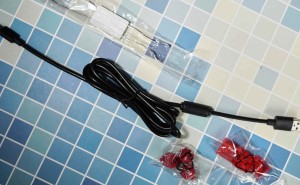 黑爵MK87三模屏显版键盘评测：双材质键帽与实用屏显设计亮点多