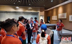 洛阳石刻汉画艺术吸引海外华裔青少年探秘