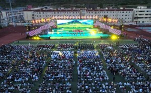 道孚安巴旅游季盛况：文化惠民展演，共绘高原幸福画卷