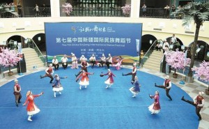 吉尔吉斯斯坦国立白鹿舞蹈团舞动兵团，国际民族舞蹈节阿拉尔市上演精彩盛宴
