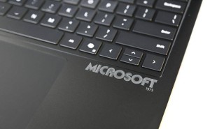 微软50周年纪念版Laptop 7：金色Logo搭配限量版壁纸独家亮相
