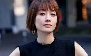 马伊琍亮相米兰 展现独立女性魅力；姚笛复出受阻引热议