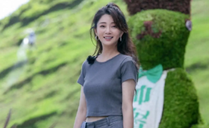 解锁殷桃的穿搭秘籍 简约风格打造别样美丽