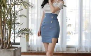 韩模孙允珠时尚穿搭解析：露肩上衣+包臀裙打造完美身形