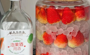 草莓与白酒的甜蜜邂逅：自制草莓果酒教程