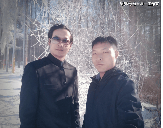 岑星一与黄诗煊（右）