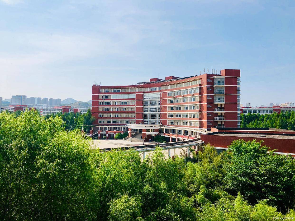 西安建筑科技大学校园风光