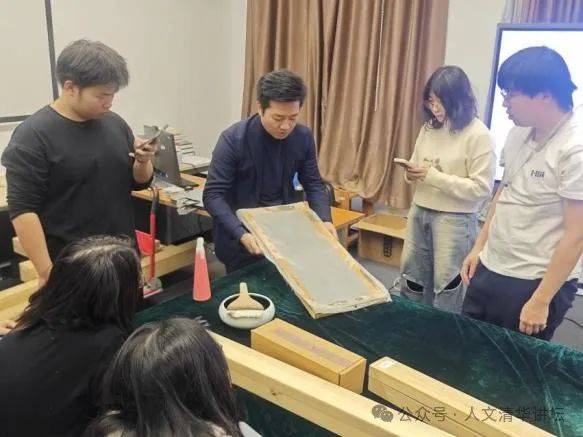 刘利平老师示范如何绷框
