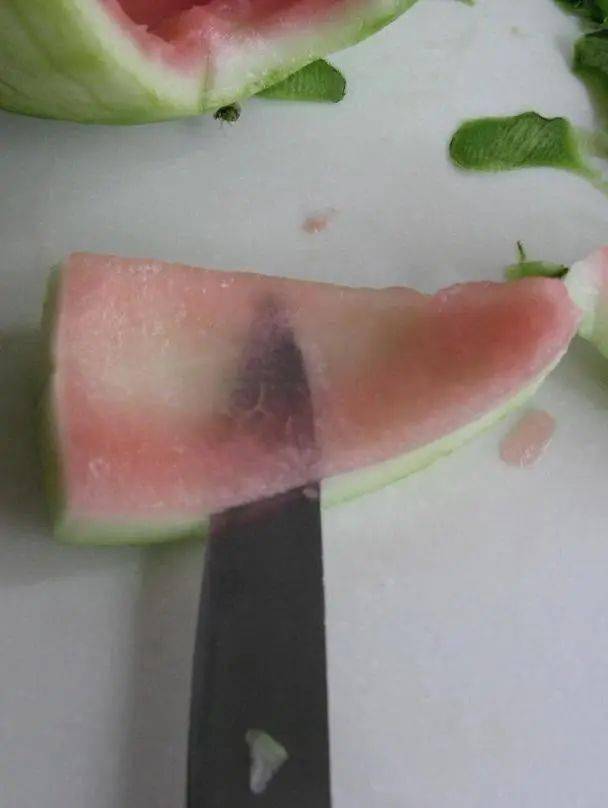 清炒西瓜皮备料