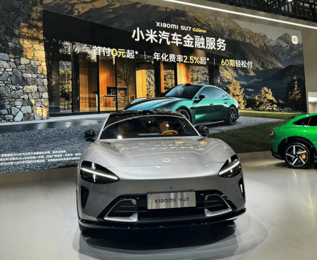 小米YU7车展展示