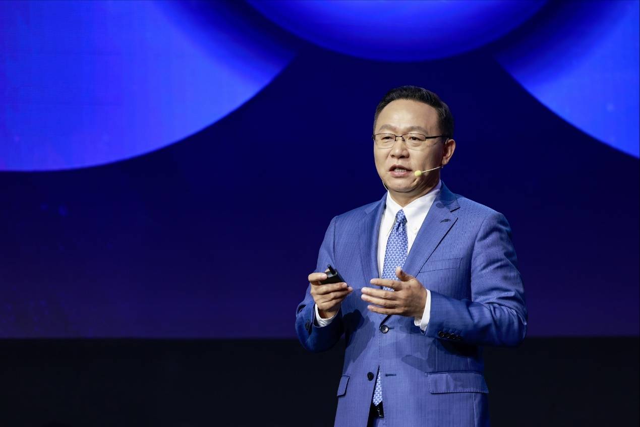 华为常务董事汪涛发表主题演讲