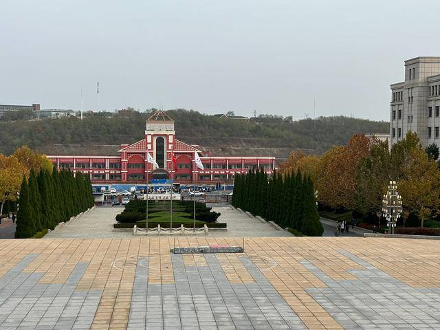 大连大学口腔医学国际本科项目海报