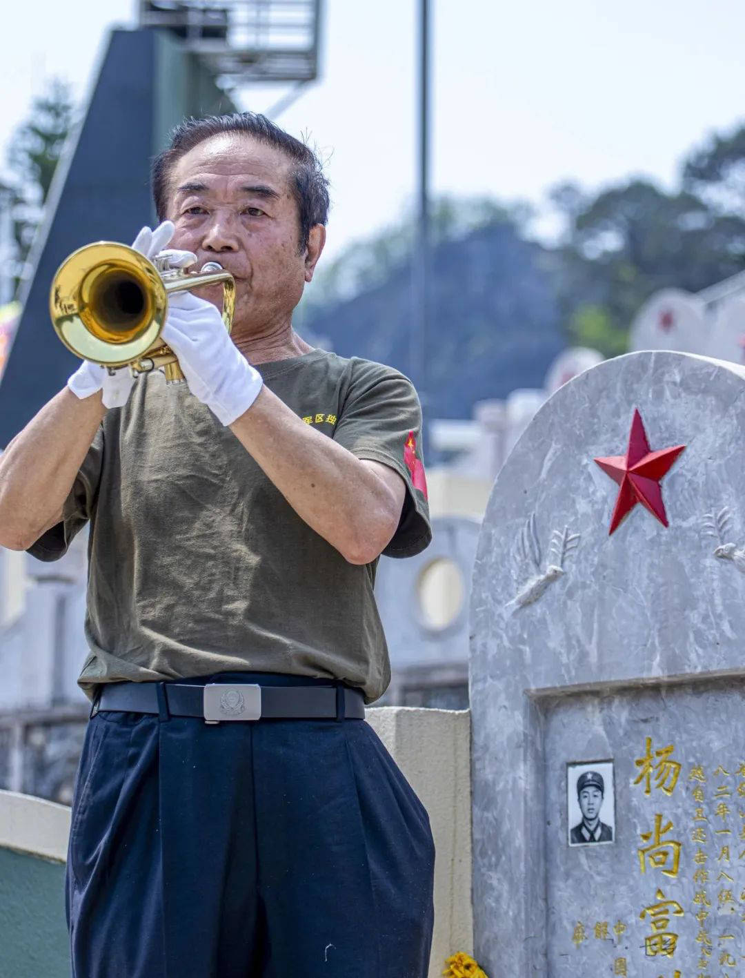 麻栗坡烈士陵园的号角