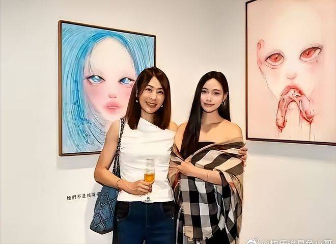 Lily画展现场