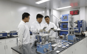 中国高校科研团队：热电橡胶与离域电解液引领能源存储革新