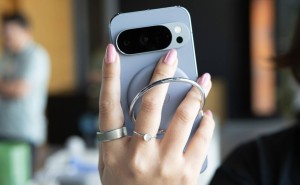 Pixel 10 引领磁吸充电新潮流，手机配件一贴即用，打造便捷生态
