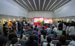 昇华艺校宏村写生展亮相天津图书馆，画作拍卖善款援藏情暖人心