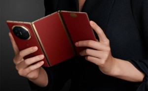 华为折叠屏手机2025上半年出货量大增，独占中国市场75%份额