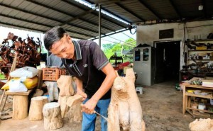 刘明华：14载匠心雕琢，700余木雕作品绽放艺术之花