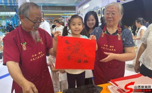 绛州木版年画“活”了！文博会现场孩子们争当小小传承人