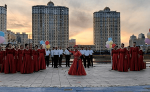 伊敏河畔夏夜乐章，北国经典社区音乐分享会奏响和谐新篇章