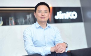光伏巨头晶科能源半年巨亏29亿，李仙德家族财富缩水，能否逆转困局？
