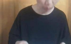 鲁迅抽烟墙画引争议，投诉者致歉后账号遭封，真相究竟如何？