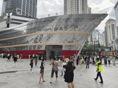上海首发经济：国际品牌与本土文化共舞，打造全球消费新高地