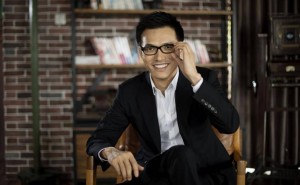 影视大佬柯利明：扶王健林后，千万股权遭冻结引关注