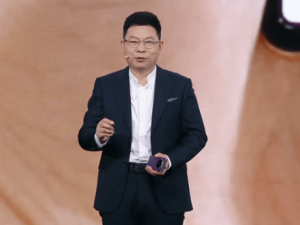 华为Mate XTs非凡大师亮相：全球第二款三折叠屏手机，华为再领行业风骚