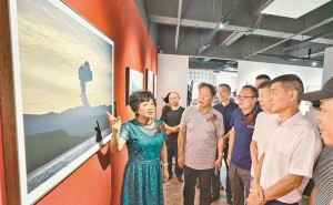 龙岗文明美德学堂大芬行：亲子共绘油画，感悟艺术与美德交融！