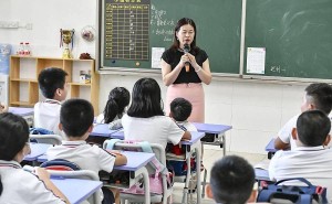 同一教材下，00后教师困惑：为何现在孩子难教，三观与学业双双受挫？