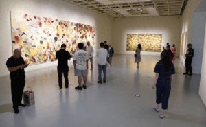 ​王之琛“鞭墨”展惊艳亮相！非传统工具绘就艺术新篇，邀您共赏​